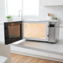 Plato de microondas en cocina moderna